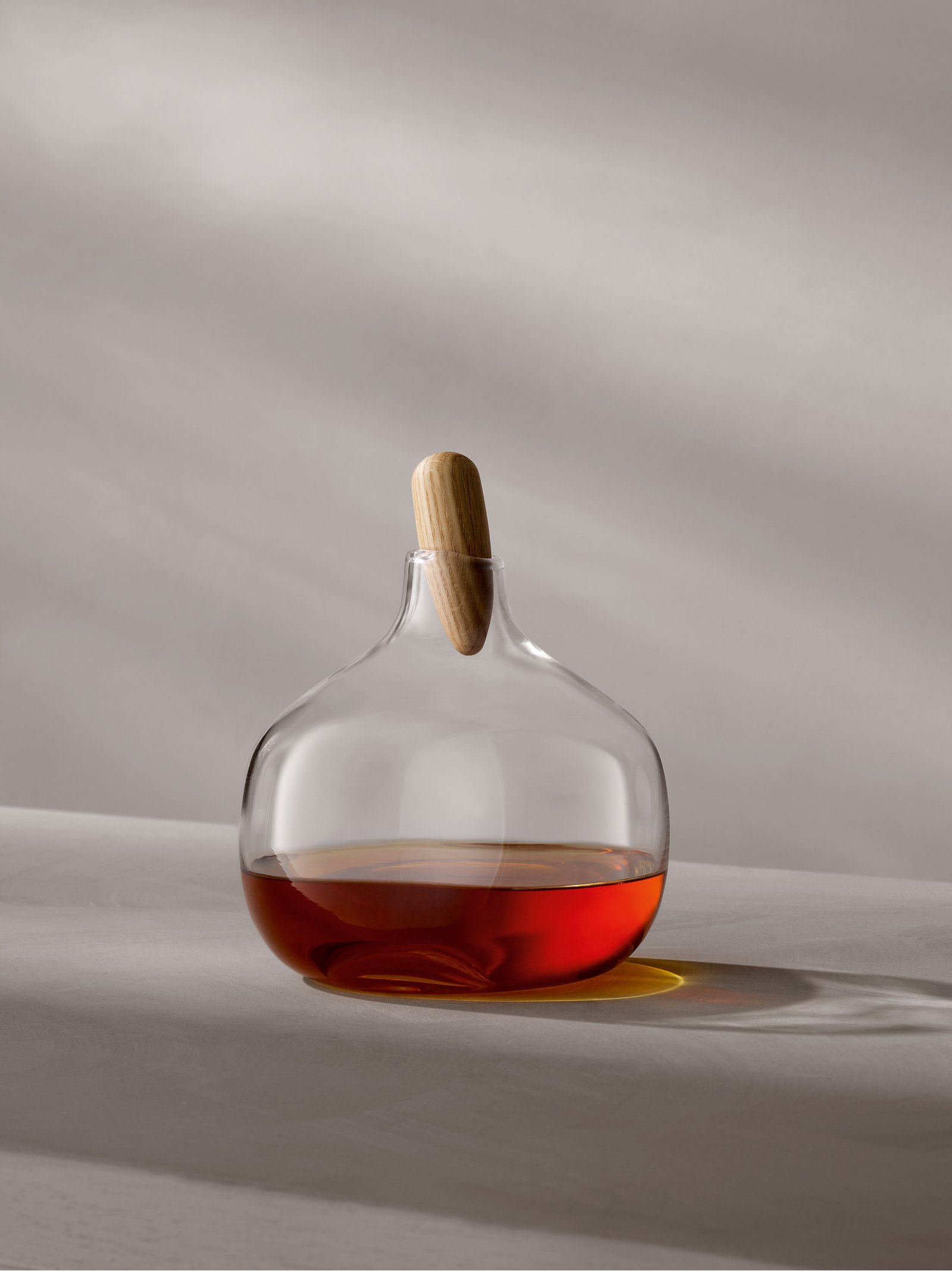 Decanter & Oak Stopper 1.3L Float LSA Drinkware